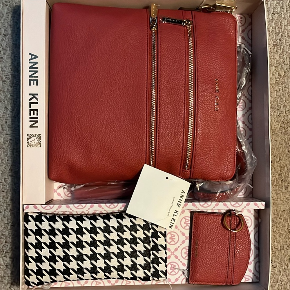 Ann Klein 3 piece crossbody set